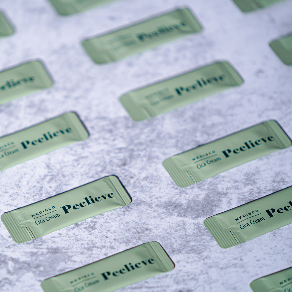Multiple green sachets of Medisco Peelieve Cica Cream on a textured surface